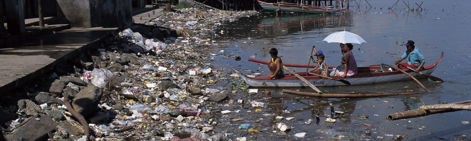 Plastforsøpling ved kysten på Filippinene